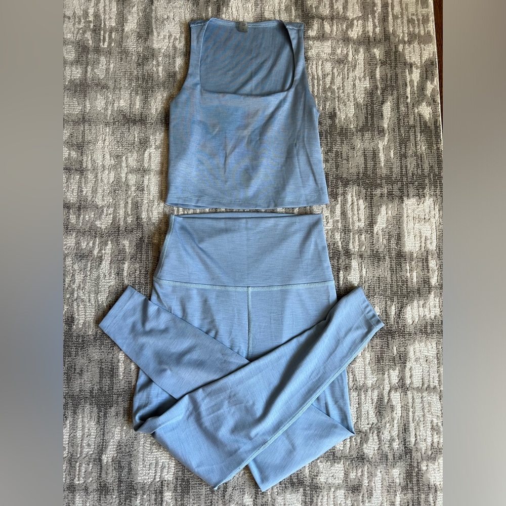 **SET** BEYOND YOGA Heather Rib High Waisted Leggings and top